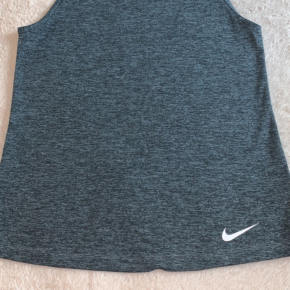 Nike XS Heathered Gray & Black Tank Top EUC Workout - Picture 3 of 8